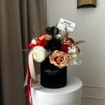 flowerbox - bloembox - flower box - bloem box - bloem doos - bloemen in doos - ronde doos met bloemen - box with flowers