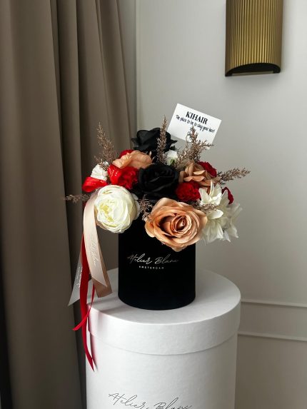 flowerbox - bloembox - flower box - bloem box - bloem doos - bloemen in doos - ronde doos met bloemen - box with flowers